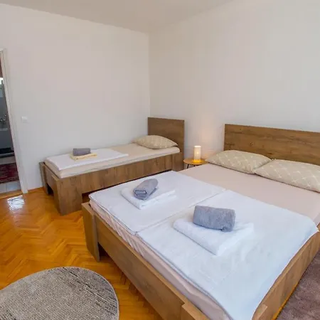 Revia Apartment *