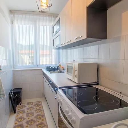 Revia Apartment