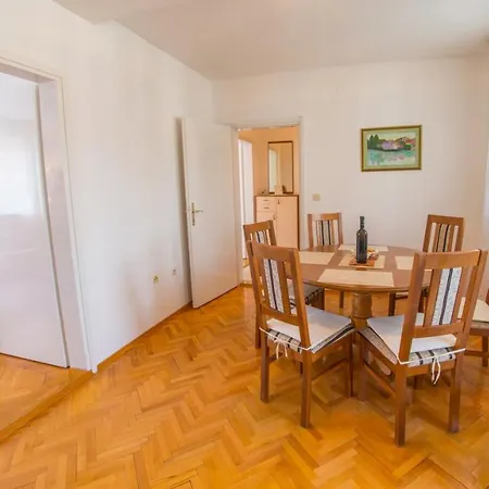 Apartment Revia